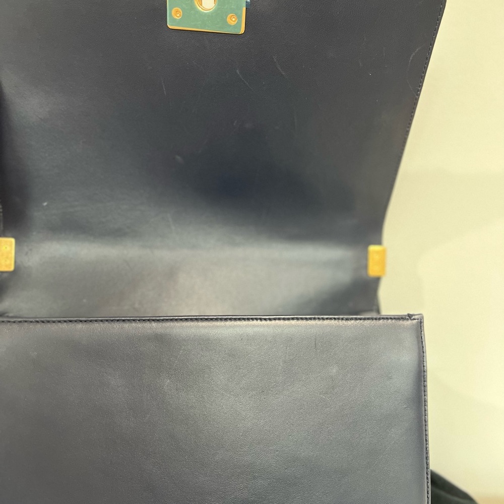 CHANEL Le Boy Medium - Picture 9 of 12
